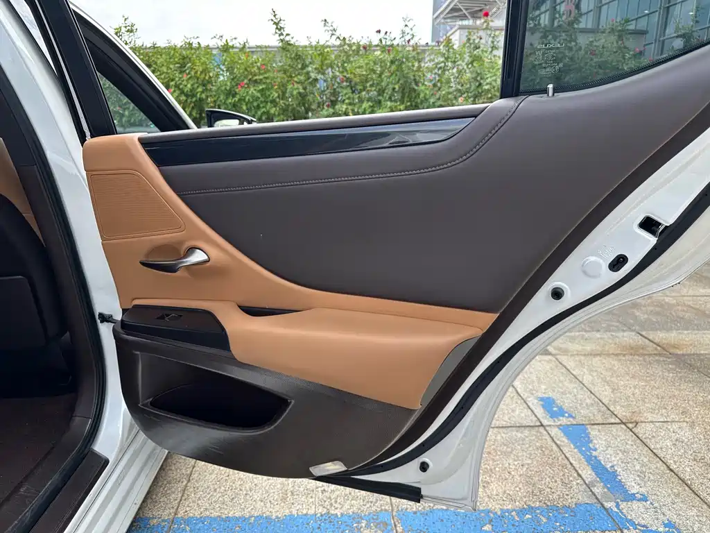 Lexus ES — миниатюра 22