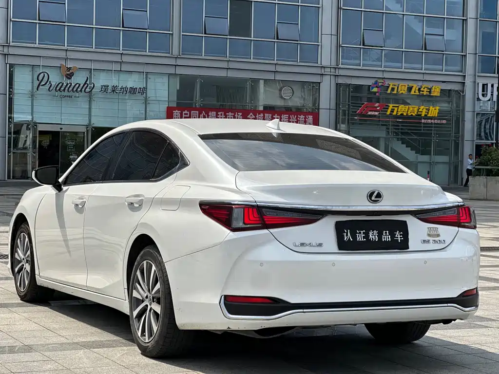 Lexus ES — миниатюра 6