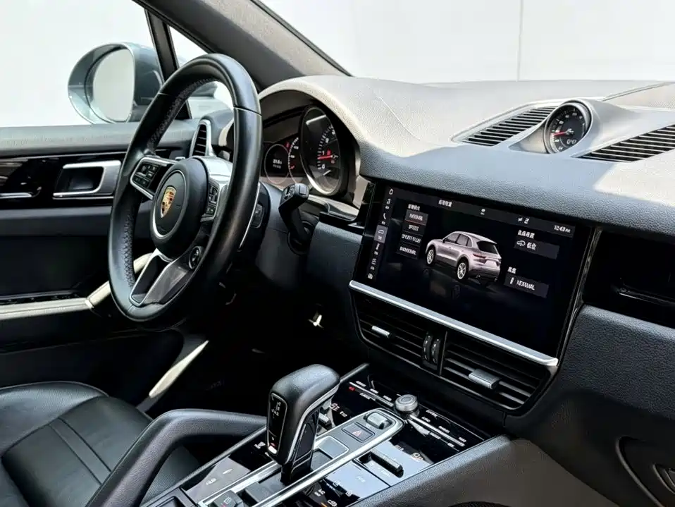 Porsche Cayenne — миниатюра 6