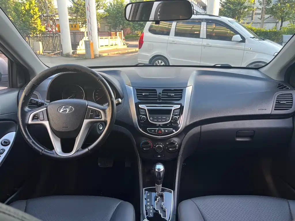 Hyundai Verna — миниатюра 18