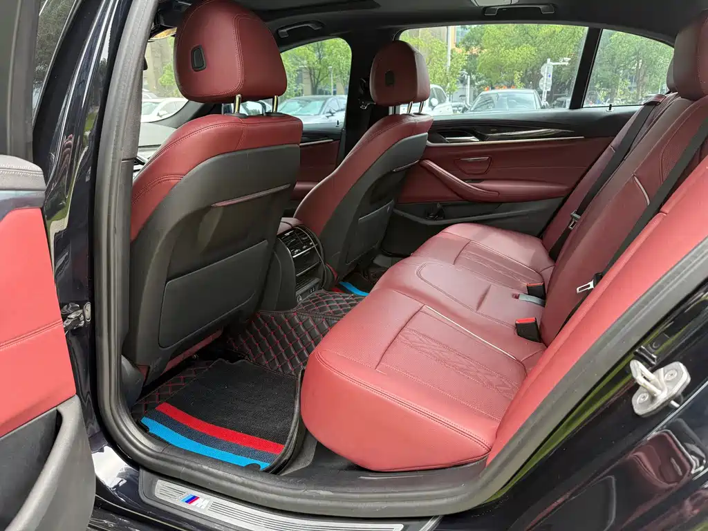 BMW 5 Series — миниатюра 9