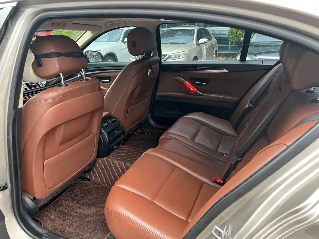 BMW 5 Series — миниатюра 8