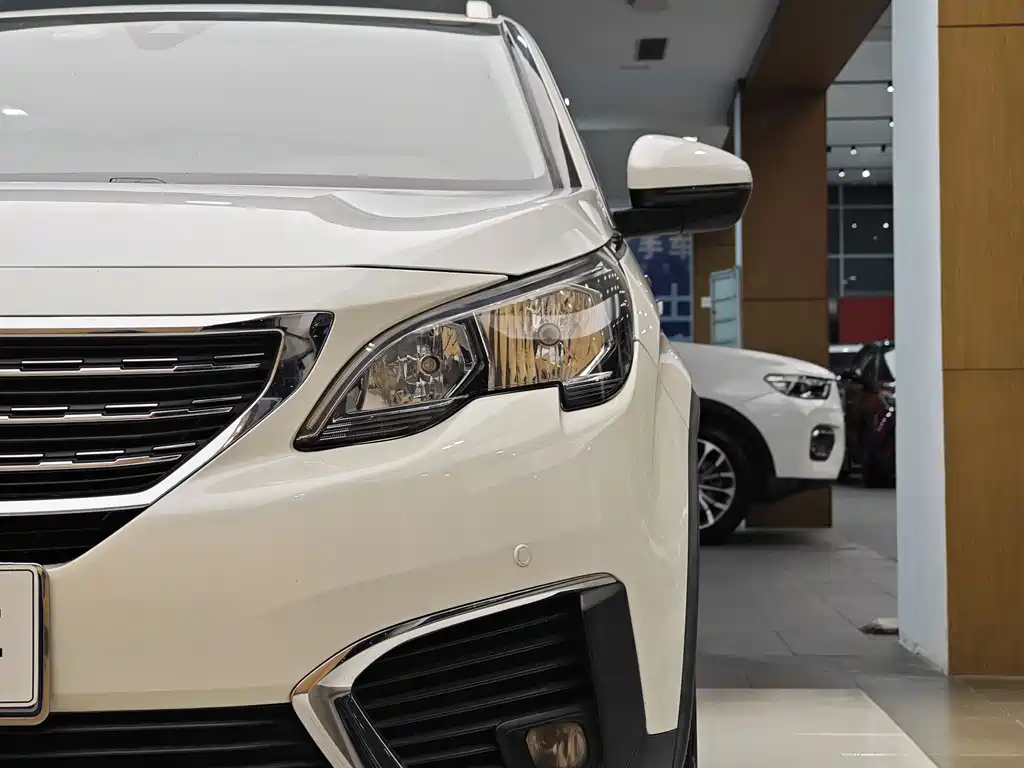 Peugeot 5008 2017 380THP 7 мест Elite