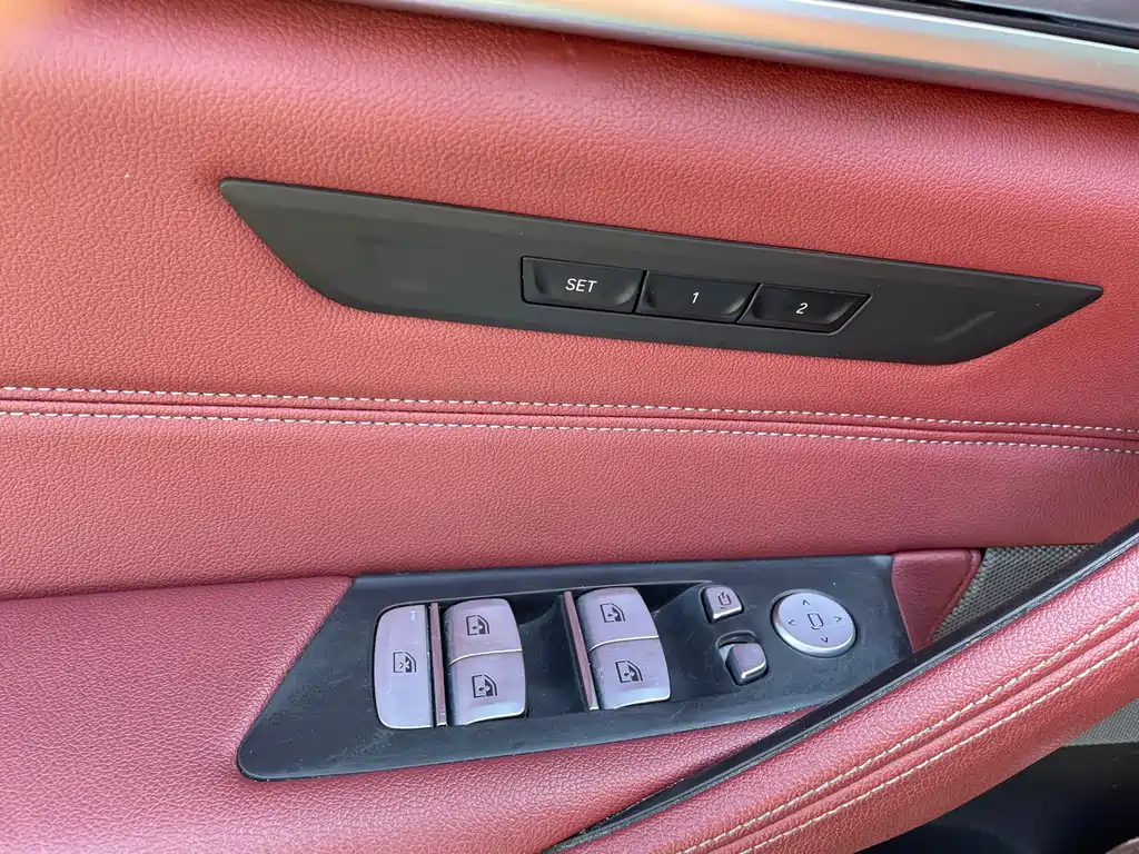BMW 5 Series — миниатюра 4