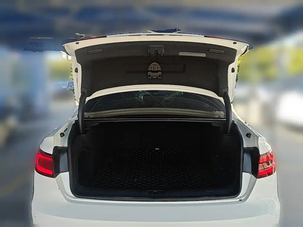 Audi A4L — миниатюра 24