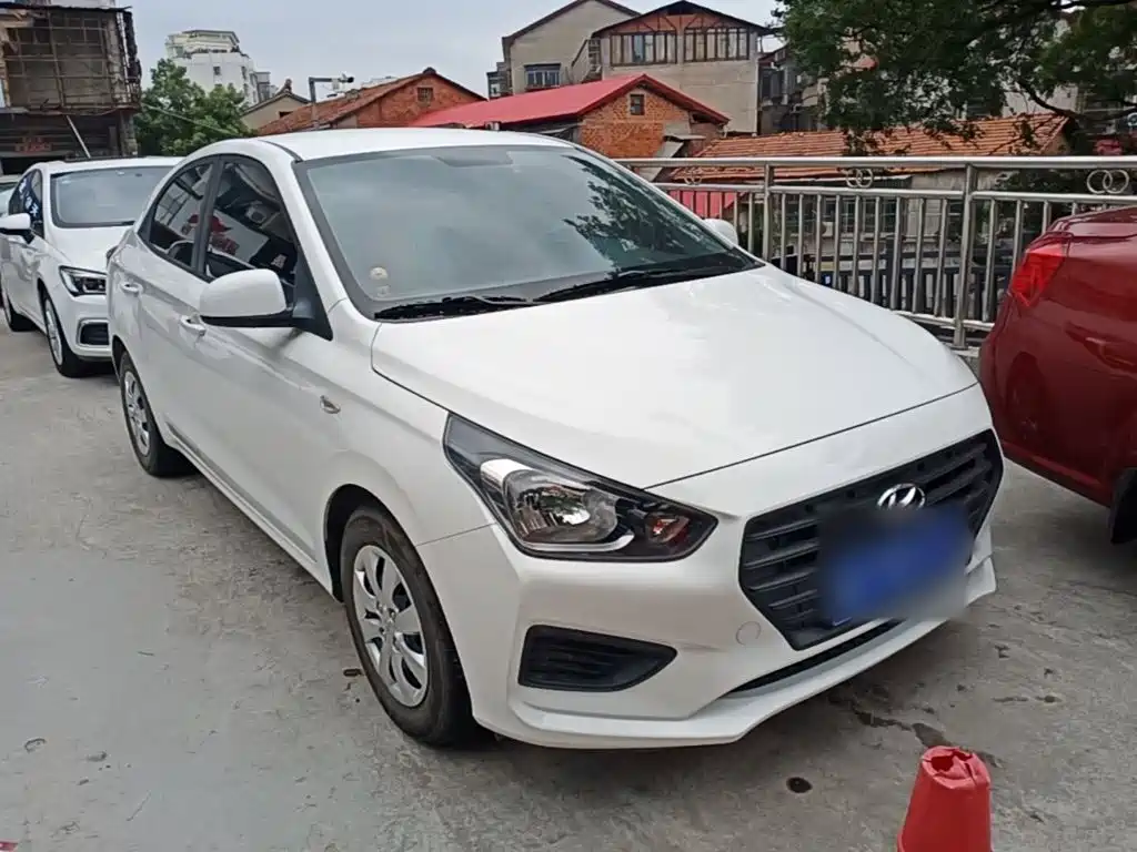 Hyundai Verna — миниатюра 4