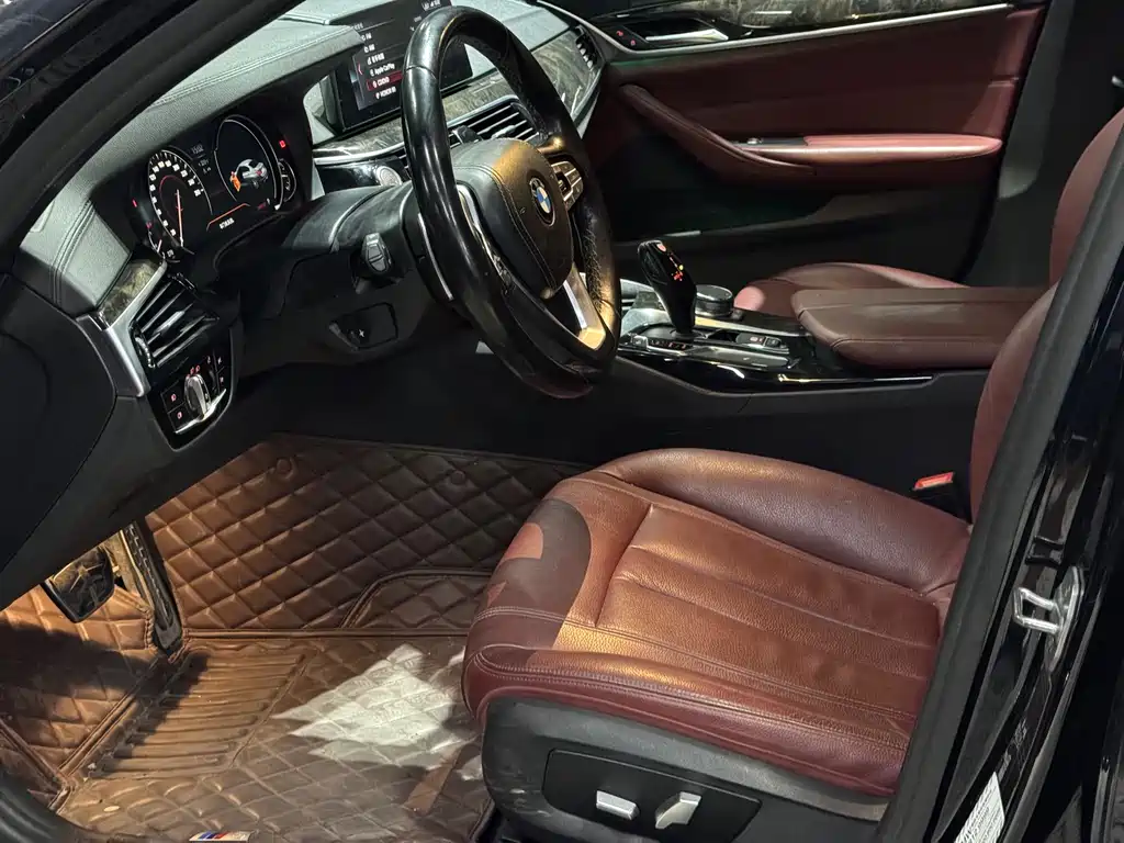 BMW 5 Series — миниатюра 7