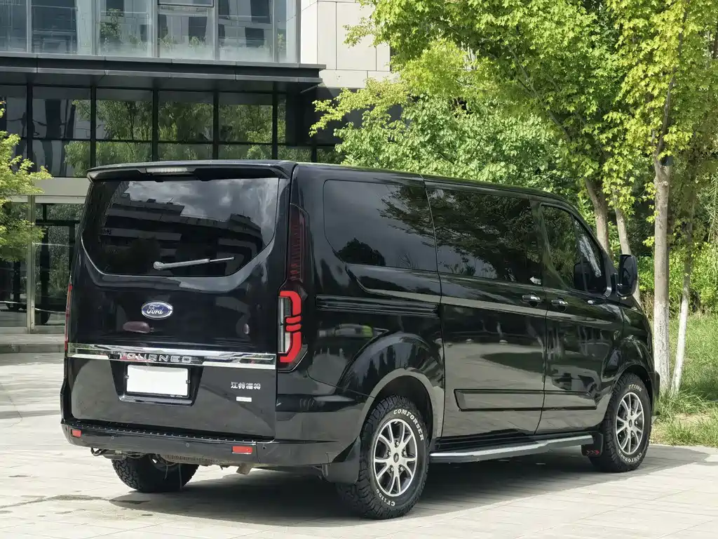 Ford Tourneo — миниатюра 4