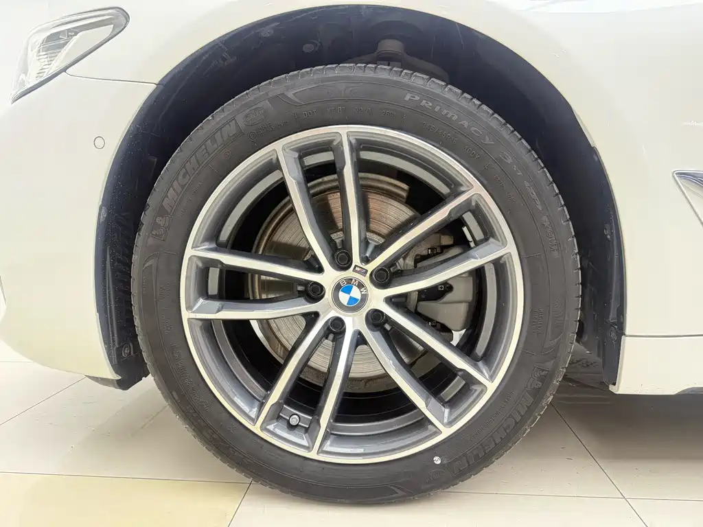 BMW 5 Series — миниатюра 17