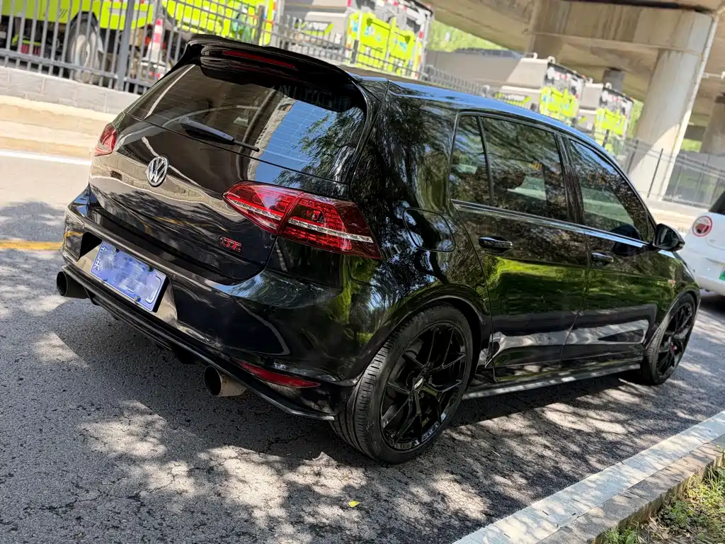 Volkswagen Golf GTI — миниатюра 6