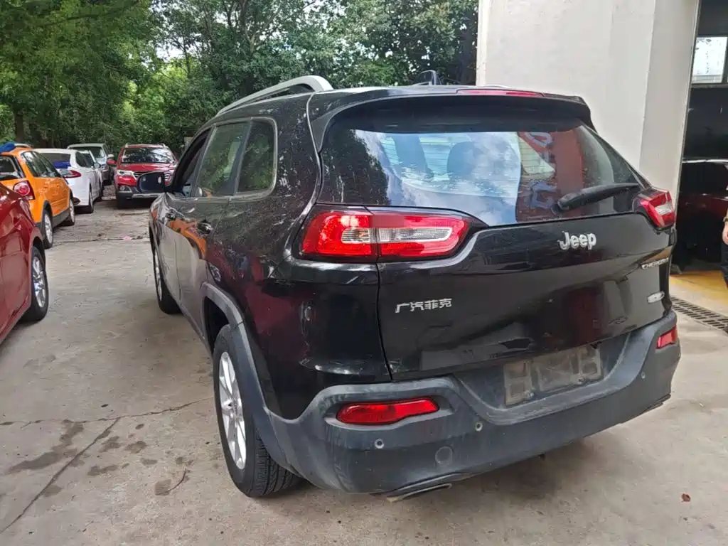 Jeep Cherokee — миниатюра 5