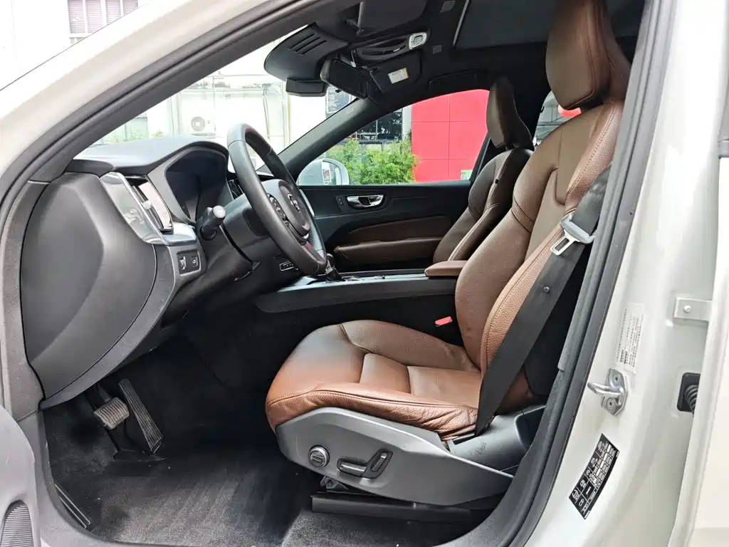 Volvo XC60 — миниатюра 11