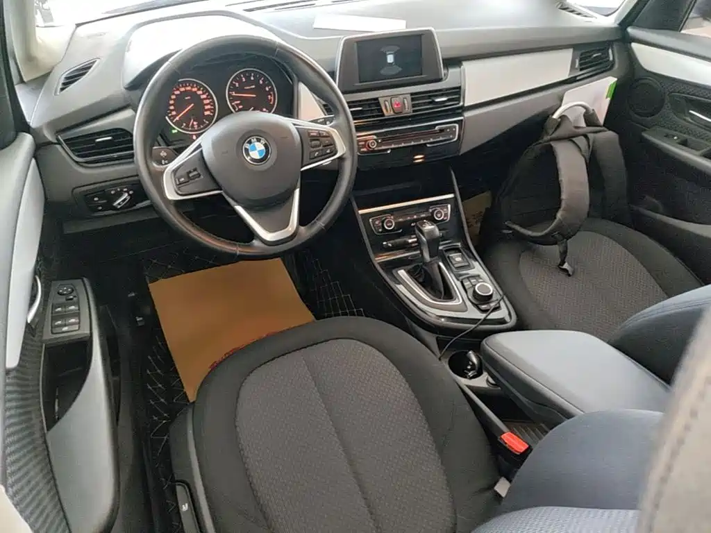 BMW 2 Series Active Tourer — миниатюра 10