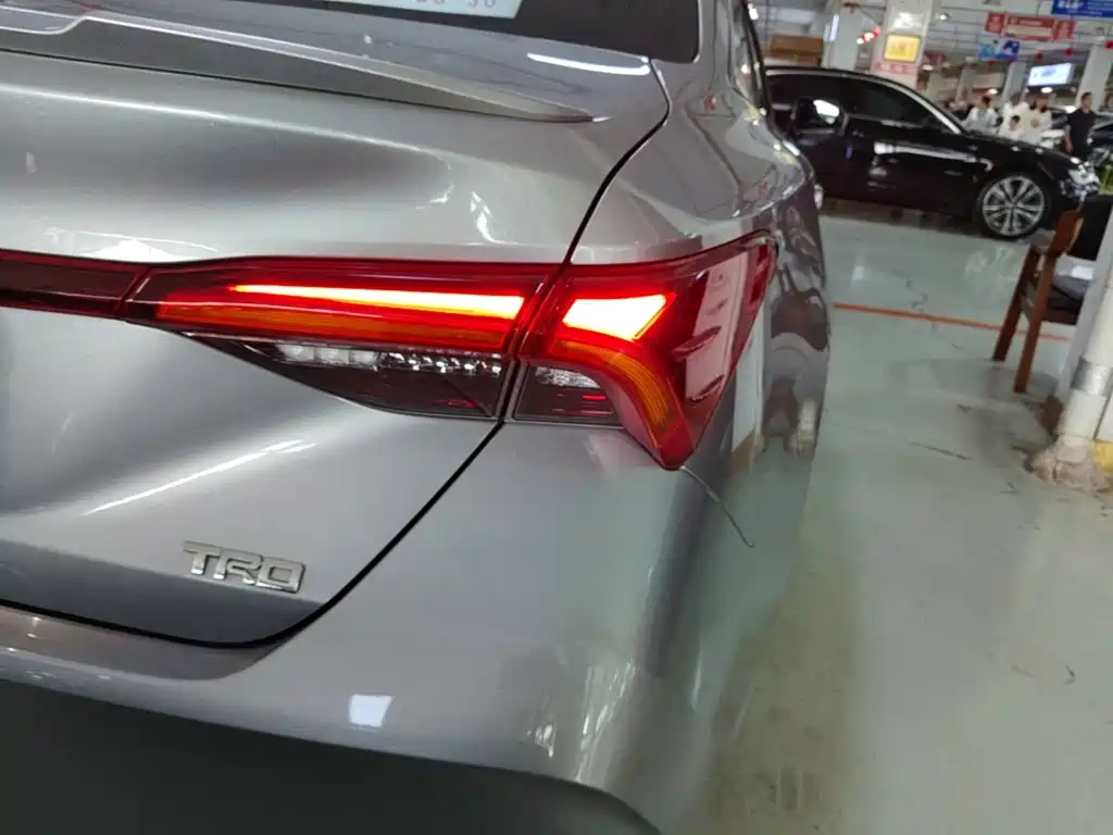 Toyota Avalon — миниатюра 8