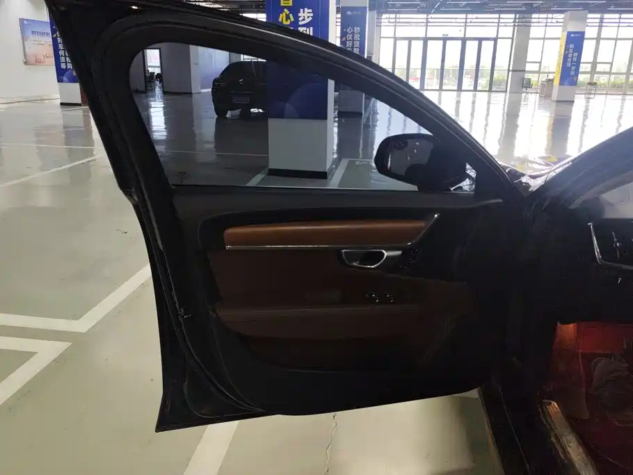 Volvo S90 — миниатюра 7