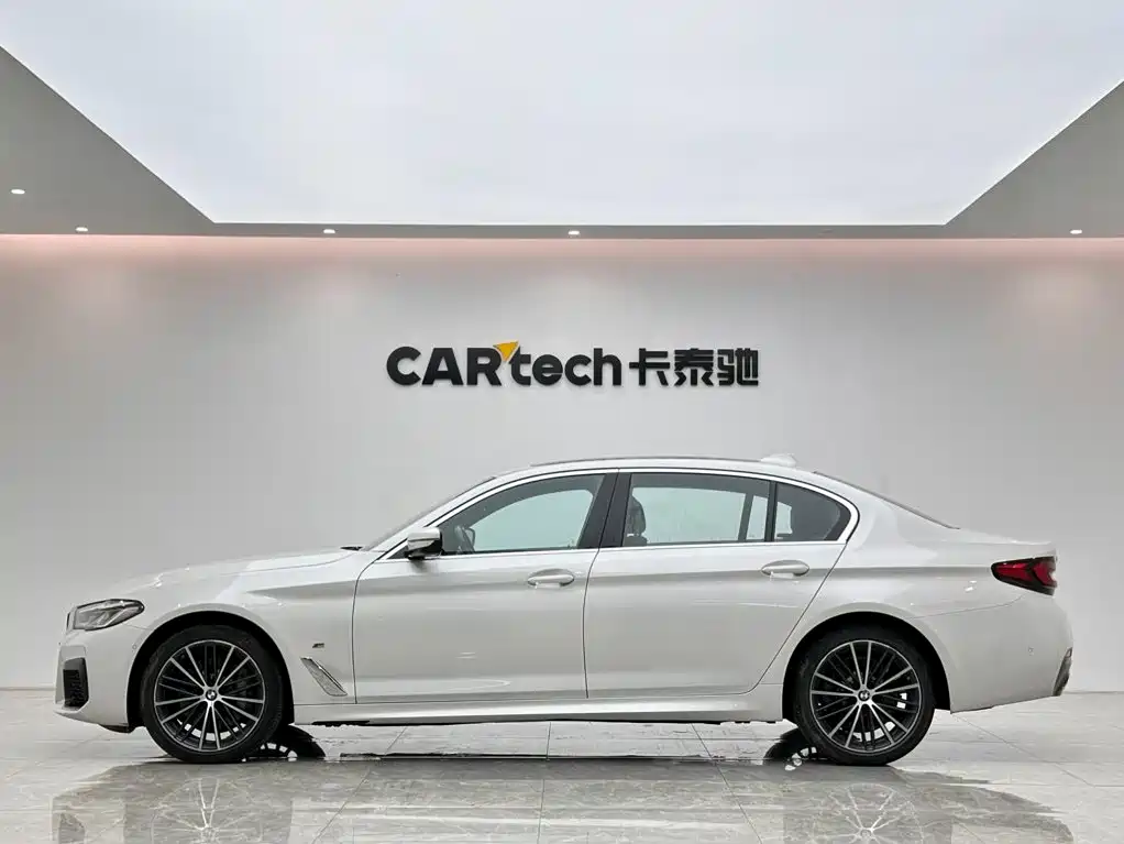 BMW 5 Series — миниатюра 2