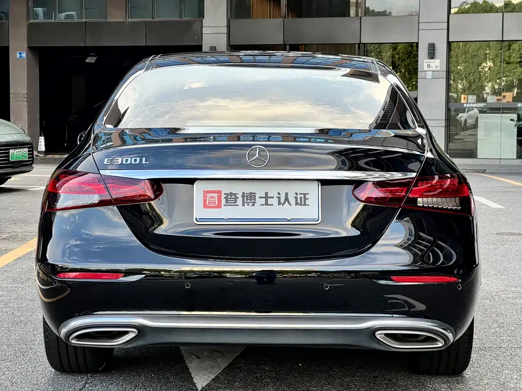Mercedes-Benz E-Class — миниатюра 9