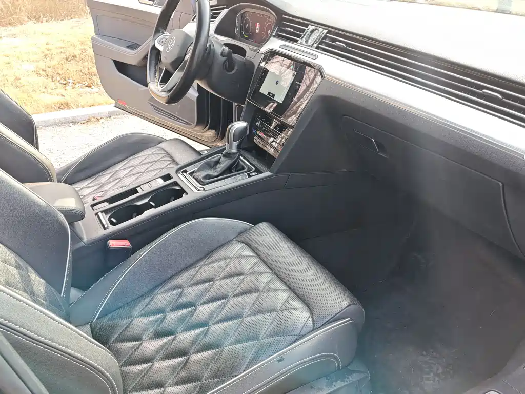 VOLKSWAGEN MAGOTAN GTE PLUG IN HYBRID