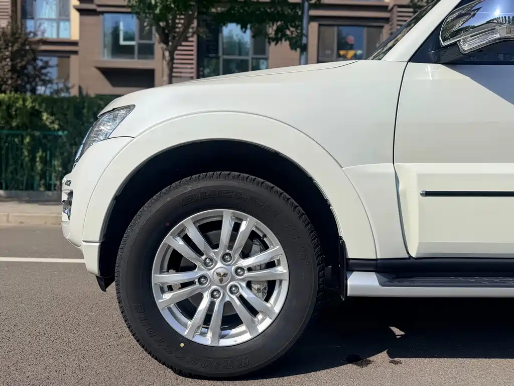 Mitsubishi Pajero (Import) — миниатюра 22