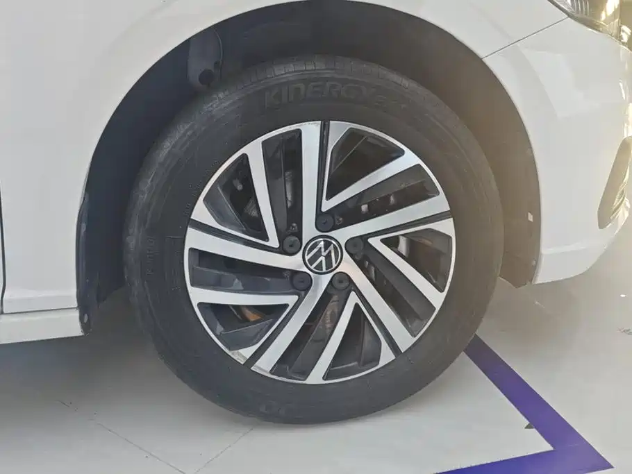 Volkswagen Lavida — миниатюра 6