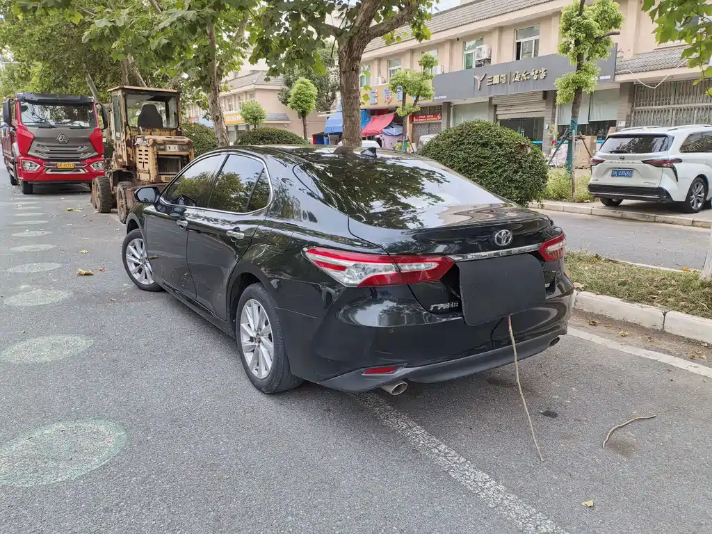 Toyota Camry — миниатюра 3