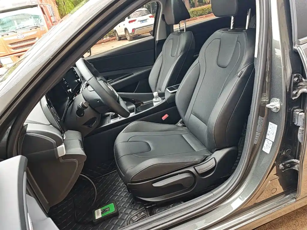 Hyundai Elantra — миниатюра 15