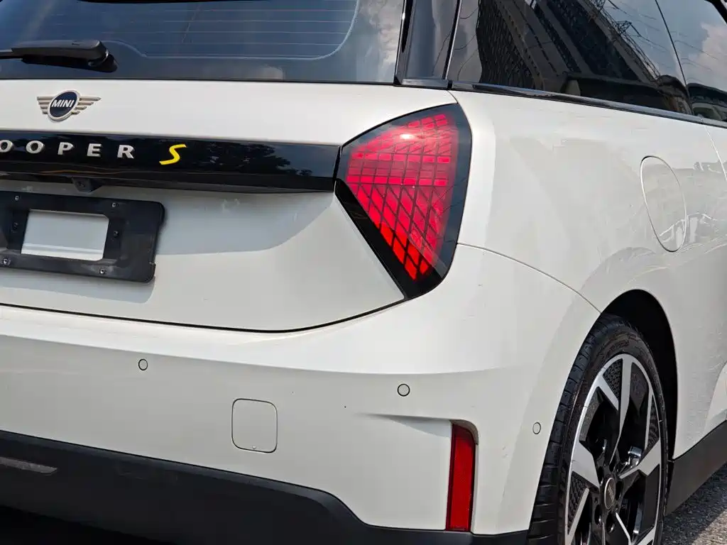 MINI MINI COOPER EV — миниатюра 10
