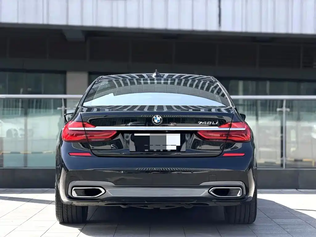 BMW 7 Series — миниатюра 4