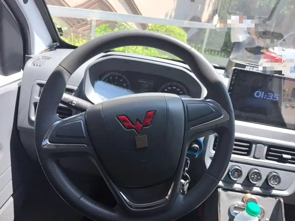 Wuling Yangguang — миниатюра 3