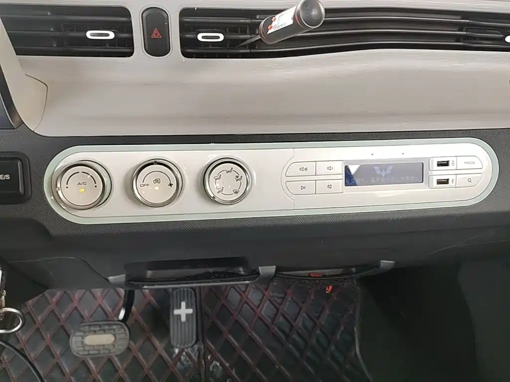 Wuling MINIEV — миниатюра 13