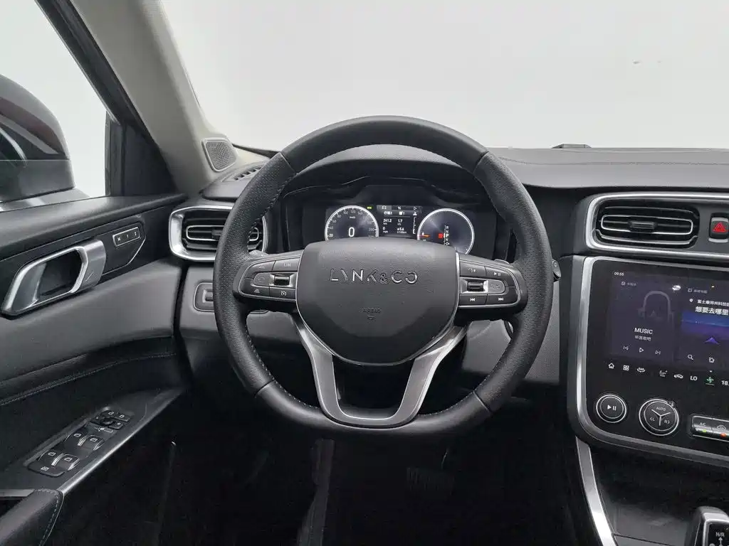 Lynk & Co 01 EM-P — миниатюра 11