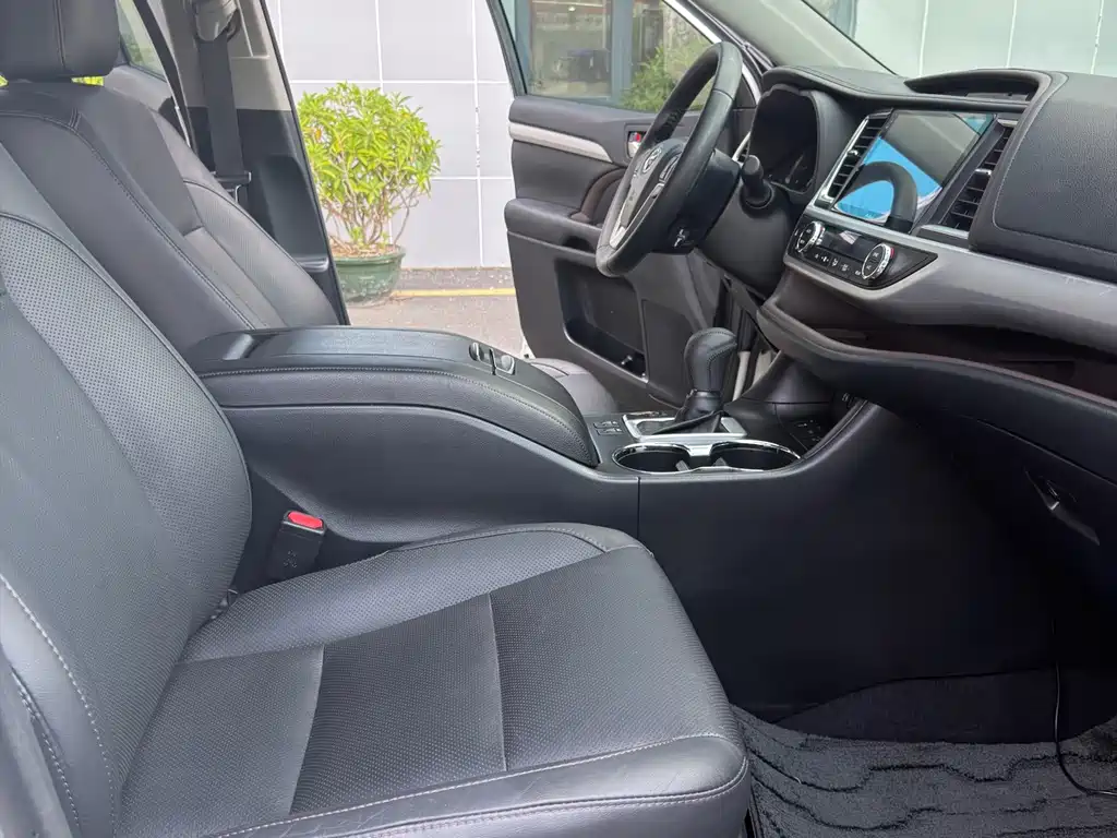 Toyota Highlander — миниатюра 7