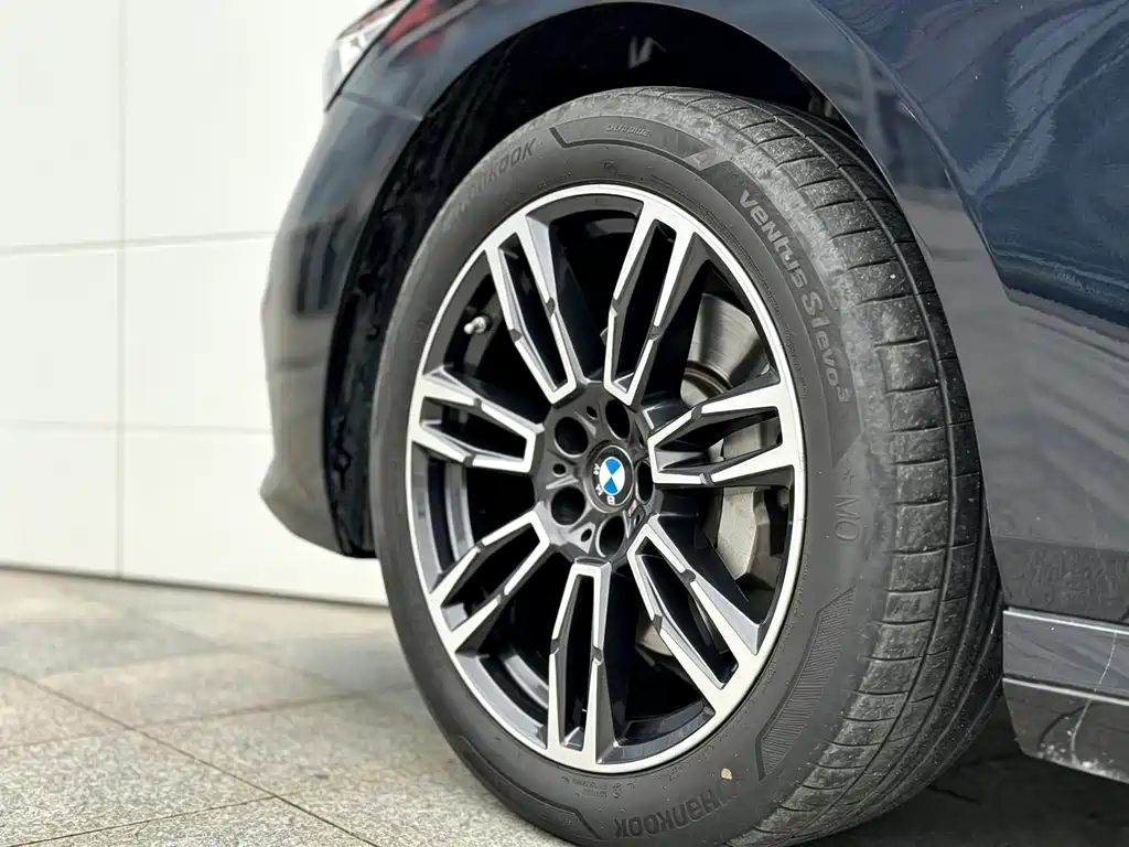 BMW 5 Series — миниатюра 16