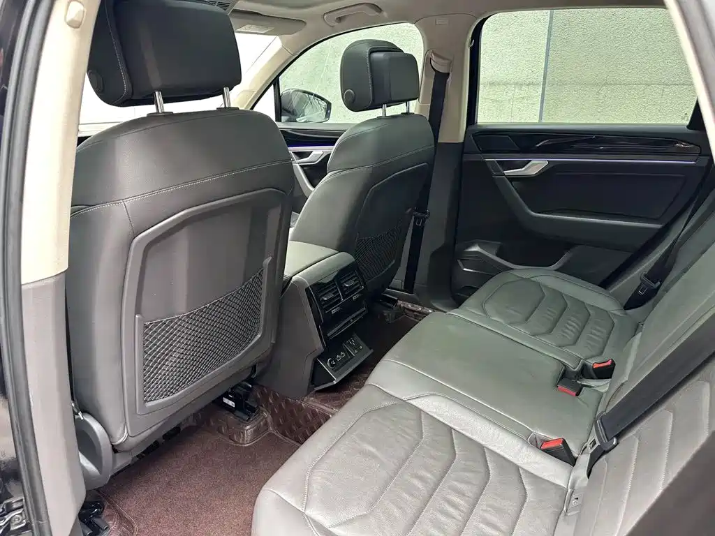 Volkswagen Touareg — миниатюра 10