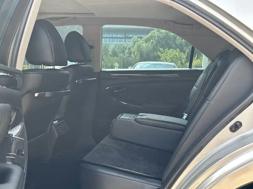 Toyota Crown — миниатюра 26