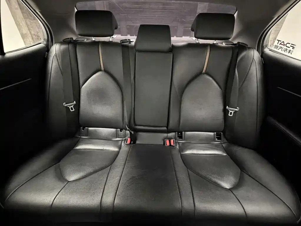 Toyota Camry — миниатюра 14