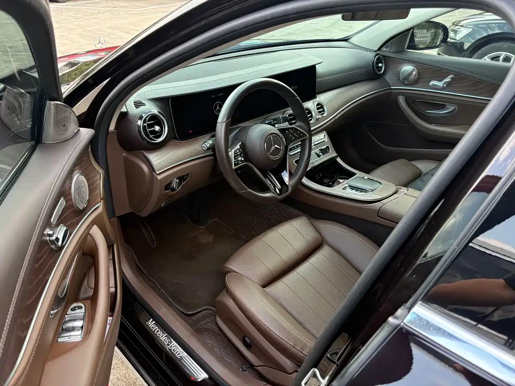 Mercedes-Benz E-Class — миниатюра 5