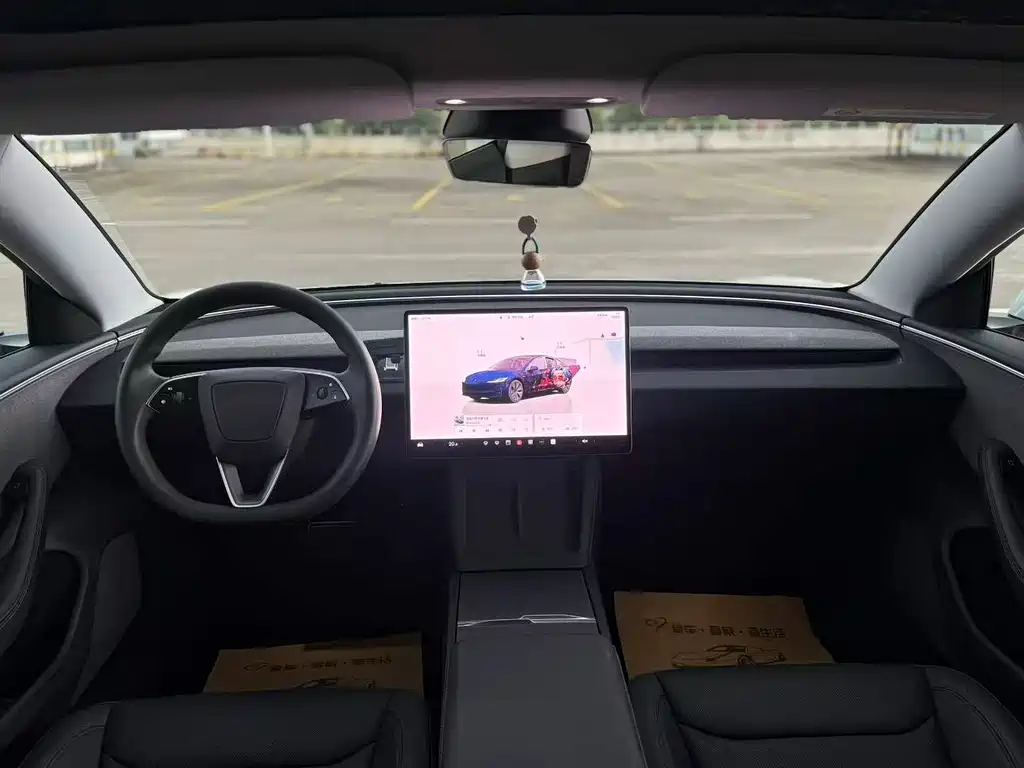 Tesla Model 3 — миниатюра 7