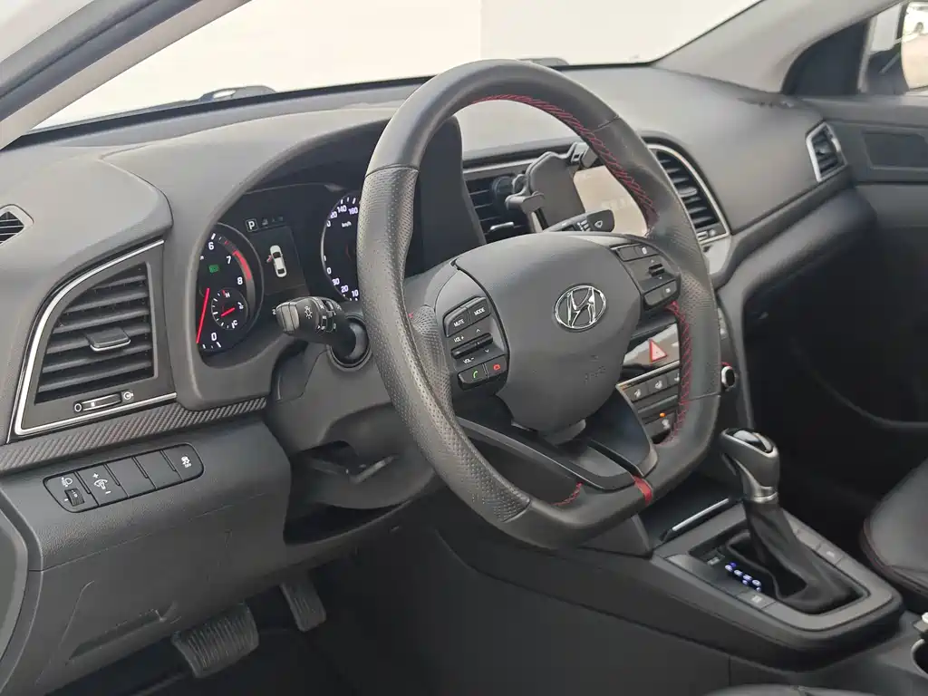 Hyundai Elantra — миниатюра 23