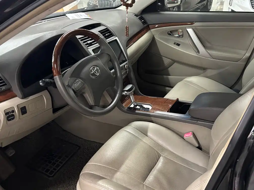 Toyota Camry — миниатюра 8