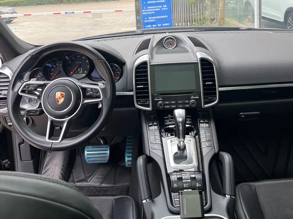Porsche Cayenne — миниатюра 24