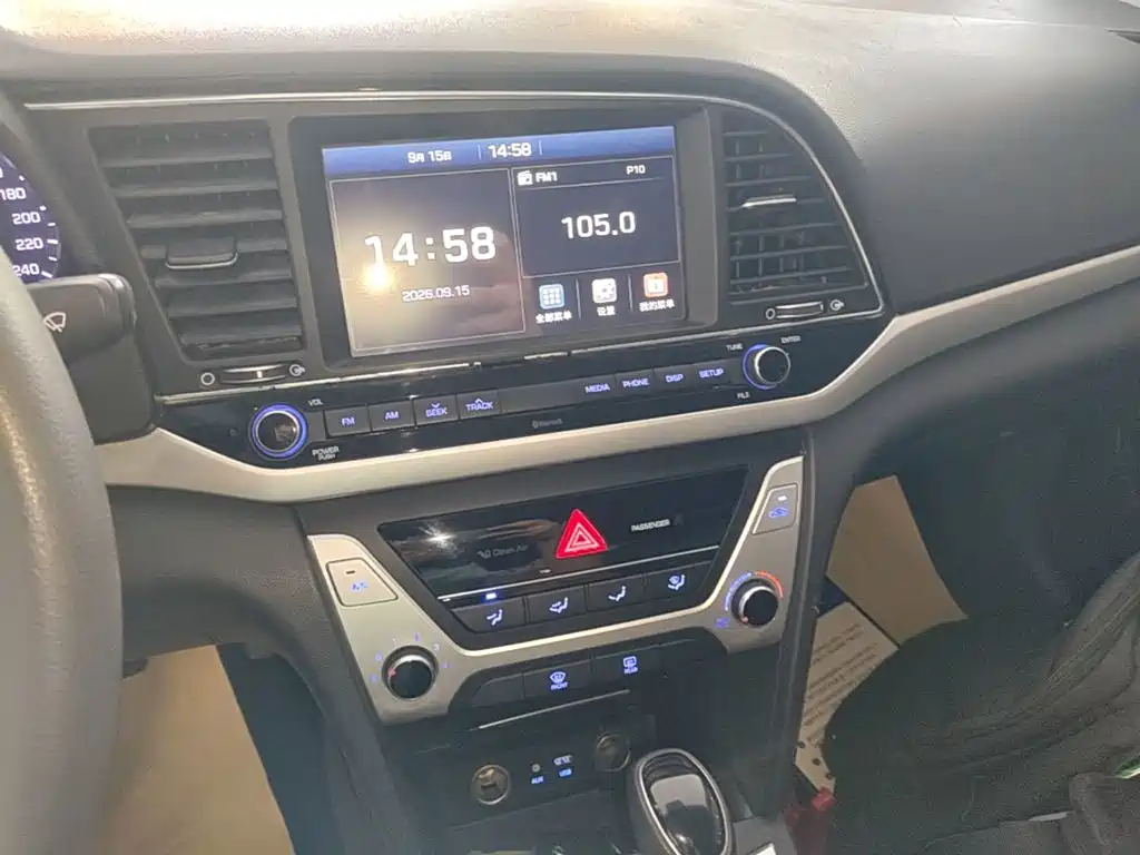 Hyundai Elantra — миниатюра 13
