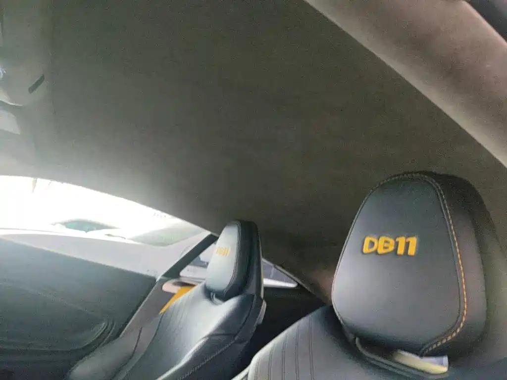 Aston Martin DB11 — миниатюра 8