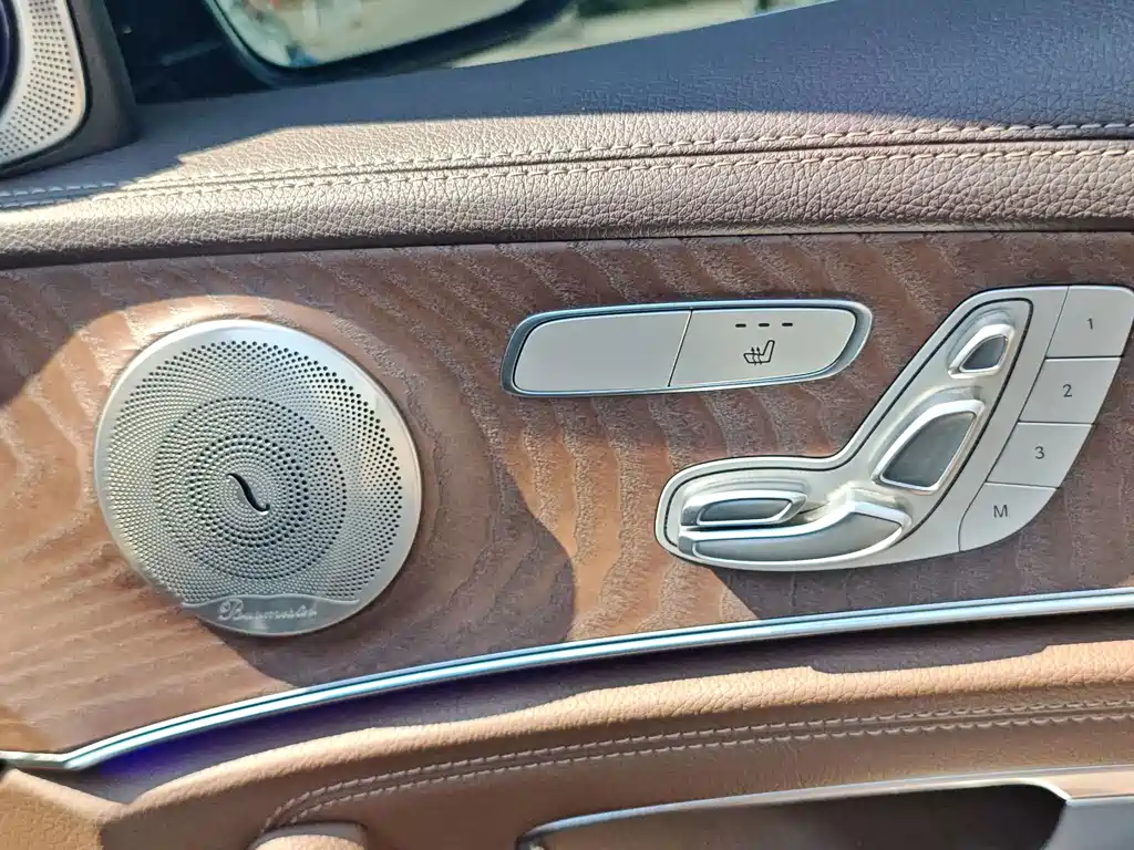 Mercedes-Benz E-Class — миниатюра 5