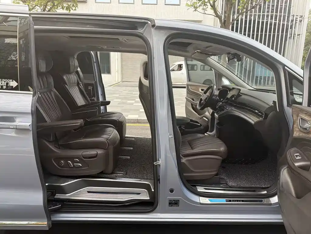 Roewe iMAX8 New Energy — миниатюра 5