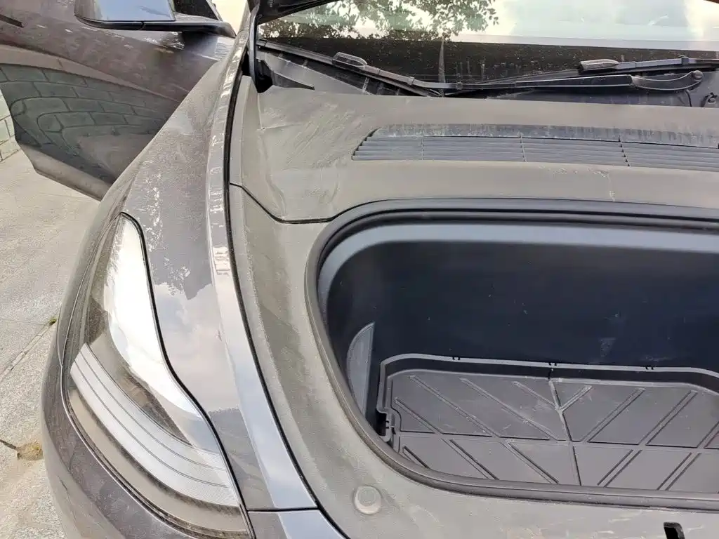 Tesla Model Y — миниатюра 21
