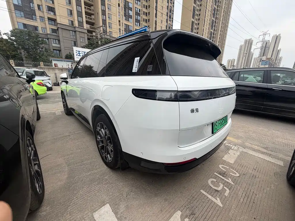 Lynk & Co 900 — миниатюра 9
