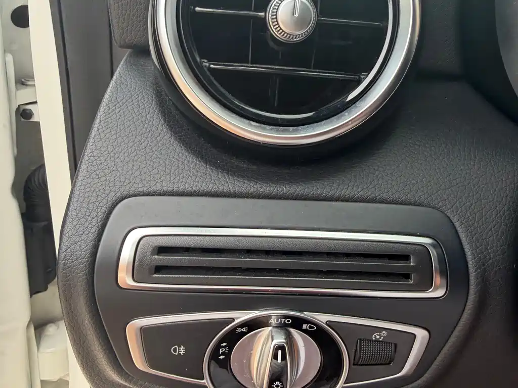 Mercedes-Benz C-Class — миниатюра 12