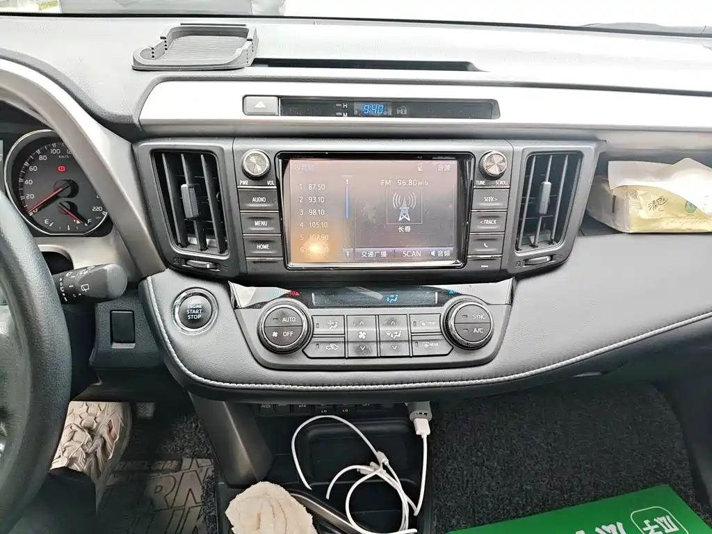 Toyota RAV4 — миниатюра 9