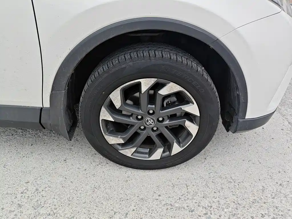Toyota RAV4 — миниатюра 24